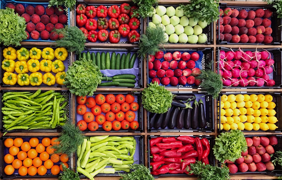 https://www.foodnavigator-usa.com/var/wrbm_gb_food_pharma/storage/images/publications/food-beverage-nutrition/foodnavigator-usa.com/article/2019/03/27/merchandising-fresh-produce-shoppers-seek-more-snack-sized-and-local-options/9303073-1-eng-GB/Merchandising-fresh-produce-Shoppers-seek-more-snack-sized-and-local-options.jpg